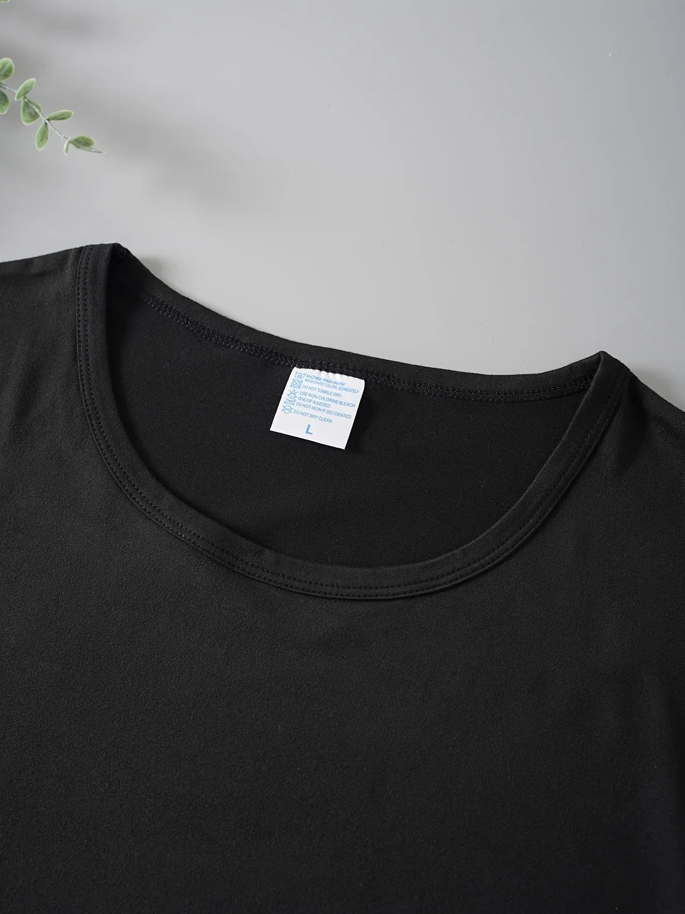 Mit Herzdruck für Valentinstag Geschenk mit Rundhalsausschnitt | tif-shop24.de