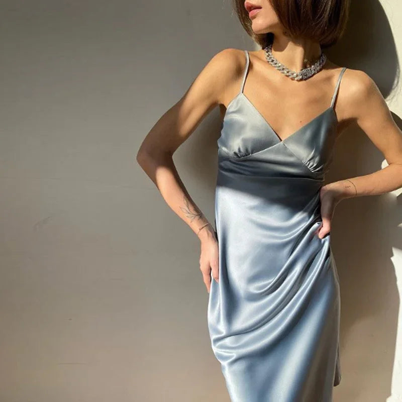 Satin V‑Neck Satin Slip Dress — Spaghetti Straps, Elegant Straight Silhouette | tif-shop24.de